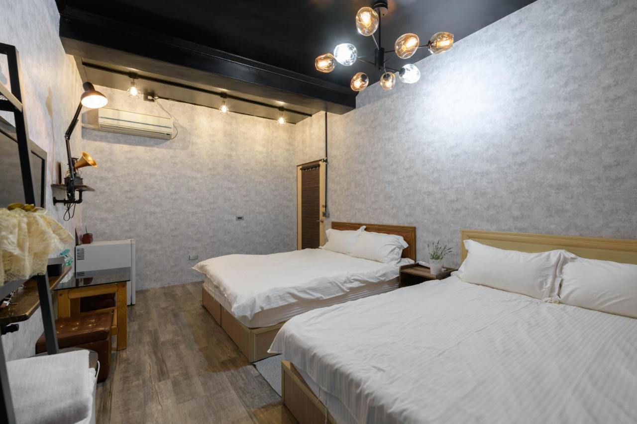 羅東夜市 小宅一生民宿 Night Market Small House Lifetime Hotel หลัวตง ภายนอก รูปภาพ