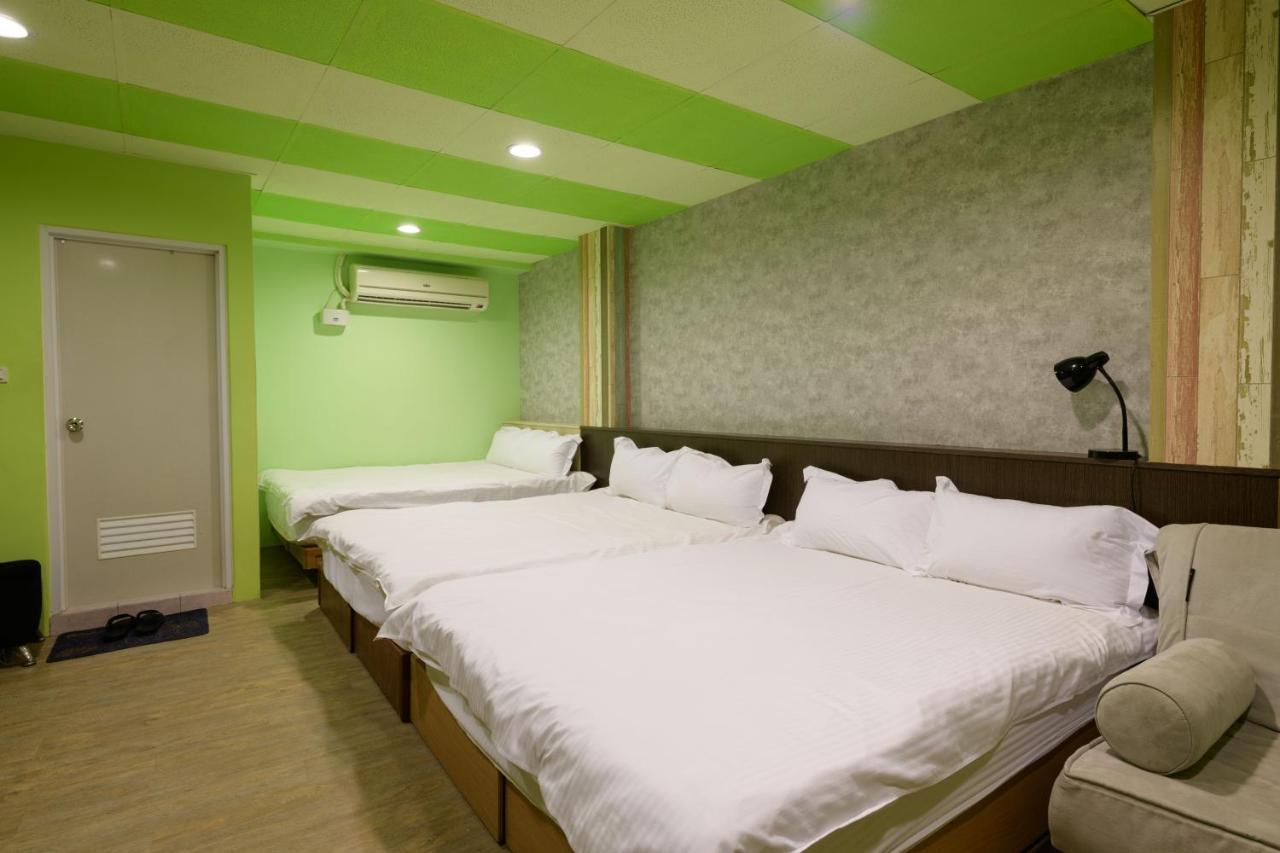 羅東夜市 小宅一生民宿 Night Market Small House Lifetime Hotel หลัวตง ภายนอก รูปภาพ